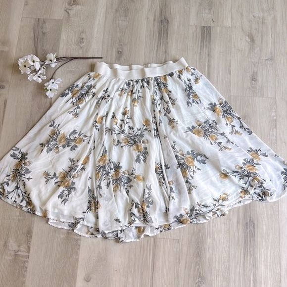 Torrid White Floral Mini Skirt - Picture 7 of 8